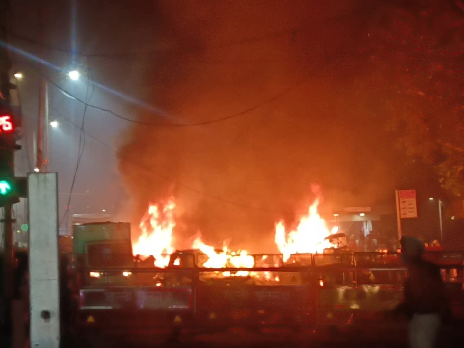Massive Blast Near Red Fort: Delhi in Panic Again, Public Questions — “Is the Home Ministry Only for Elections?”