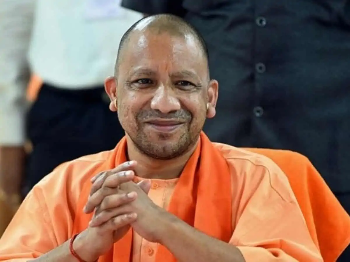 CM Yogi Attacks Samajwadi Party in Prayagraj, Says “People Used to Dry Clothes on Electricity Wires Earlier”